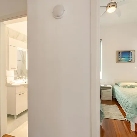 Big Blue Piso Livadi